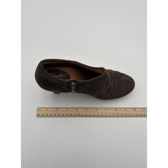 Womens 6.5 Clarks Artisan Brown Suede Heeled Ankle Bootie Side Zip LEFT ONLY - Picture 9 of 10